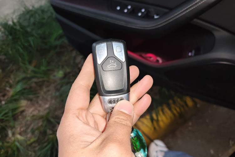 Used Audi A4L 2020 40 TFSI Fashionable and Elegant Model
