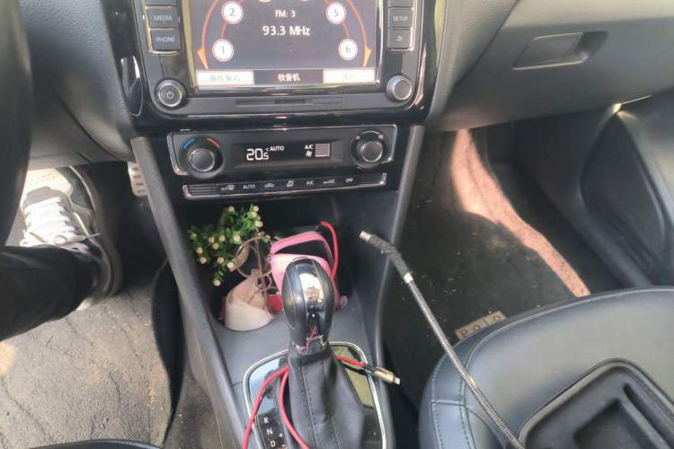 Used Volkswagen Polo 2014 1.6L Automatic Luxury Edition
