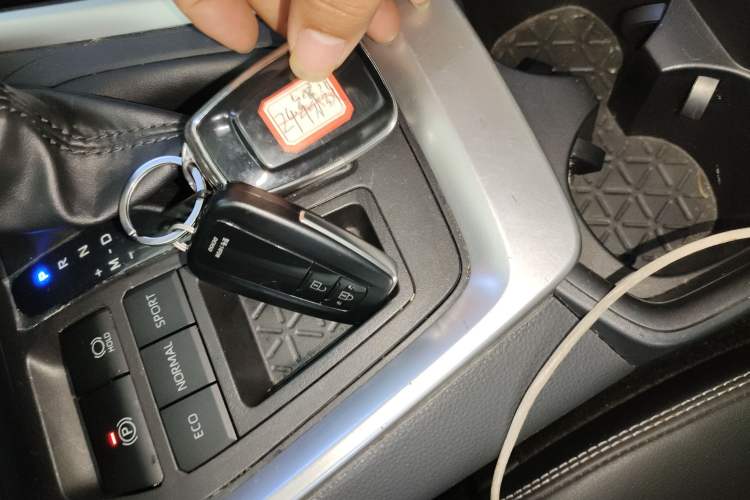 Used Toyota RAV4 2023 2.0L CVT Two-Wheel Drive Fashion Plus Edition Vehicle Key