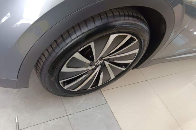 Used Volkswagen ID.4 X 2021 Pro Smart Long-Range Edition Left Front Wheel Hub