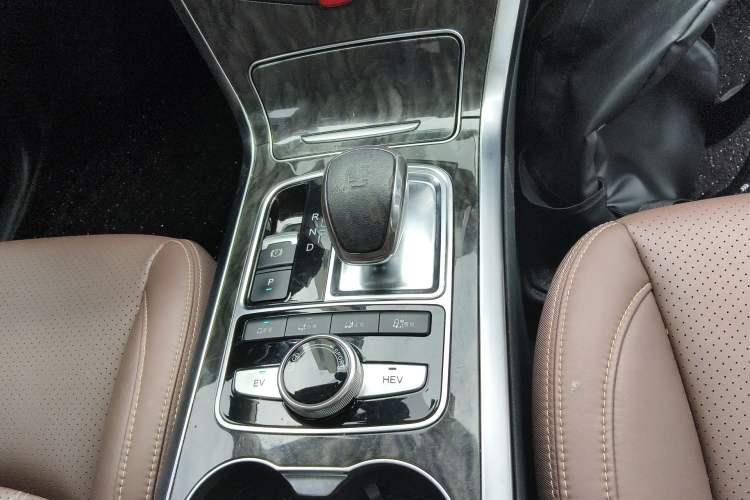 Used BYD Tang New Energy 2017 2.0T All-Wheel Drive Hyatt Model Gear Lever