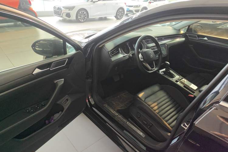 Used Volkswagen Magotan 2020 330TSI DSG Leading Model Driver Seat