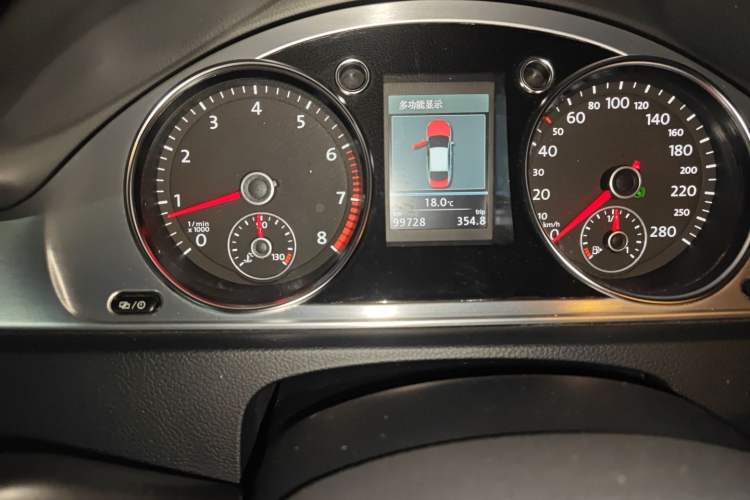 Used Volkswagen FAW-Volkswagen CC 2013 1.8TSI Luxury Model Odometer Close Up