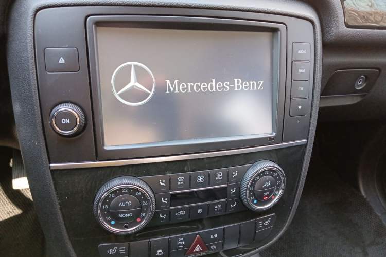 Used Mercedes-Benz R-Class 2017 R 320 4MATIC Business Edition Prestige Model