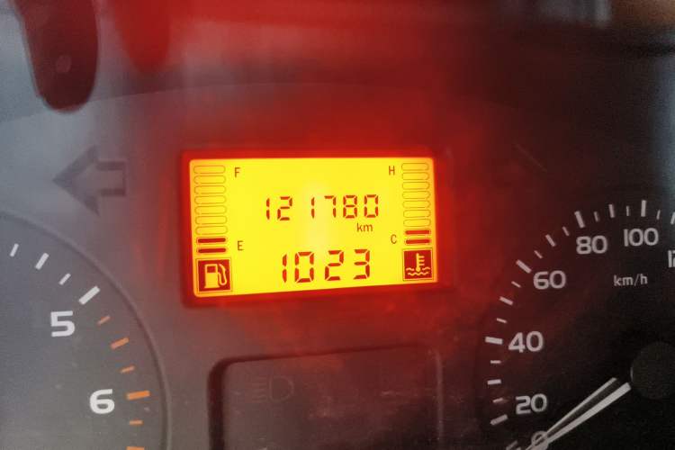 Used Wuling Rongguang 2012 1.2L Extended Basic Version LJY Odometer Close Up