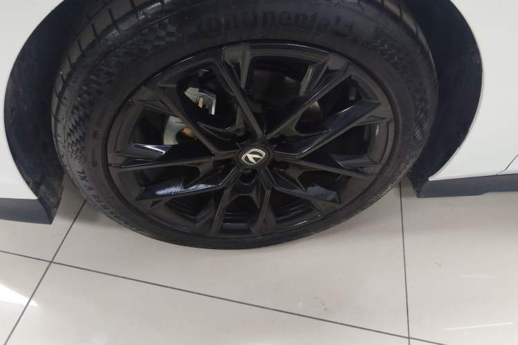 Used CHANGAN UNI-V 2024 1.5T Luxury Edition Left Front Wheel Hub