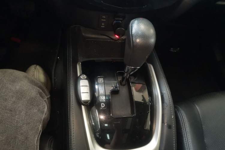 Used Nissan X-Trail 2014 2.5L CVT Leading Edition 4WD
