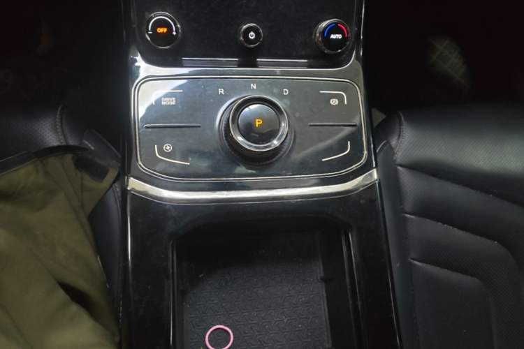 Used NETA U 2022 Zhi 400 Lithium-Nickel-Manganese-Cobalt Energy System Gear Lever