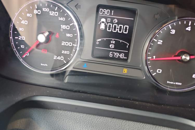 Used Roewe RX5 2016 Revised Version 20T Two-Wheel Drive Manual Transmission Luxury Edition
