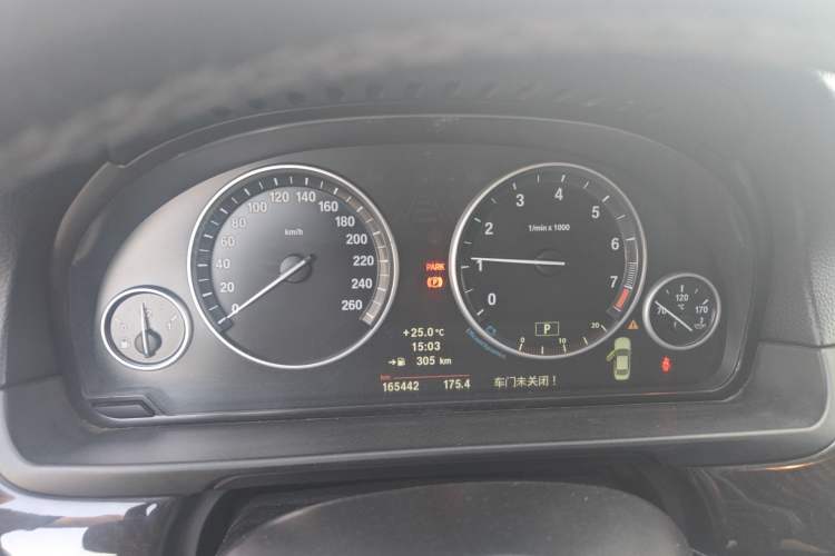 Used BMW 5 Series 2013 525Li Luxury Model
