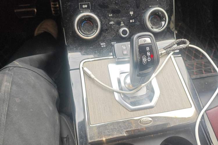 Used Land Rover Range Evoque 2022 Aurora L 249 PS R-Dynamic Luxury Edition Gear Lever