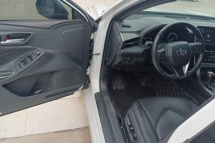 Used Toyota Avalon 2019 2.0L Luxury Edition China VI Standard Driver Seat