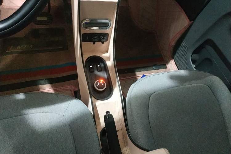 Used Wuling Hongguang MINIEV 2021 Macaron Premium Model – Lithium-NMC Gear Lever