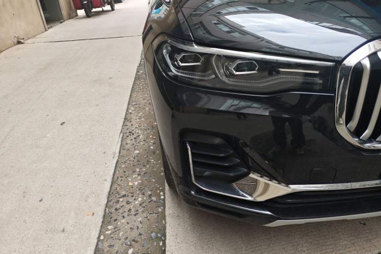 Used BMW X7 2022 xDrive40i Luxury Package with Leading Features
