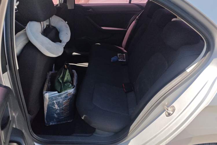 Used Volkswagen Jetta 2015 Zhuihui Edition 1.4L Manual Fashion Model Left Rear Seat