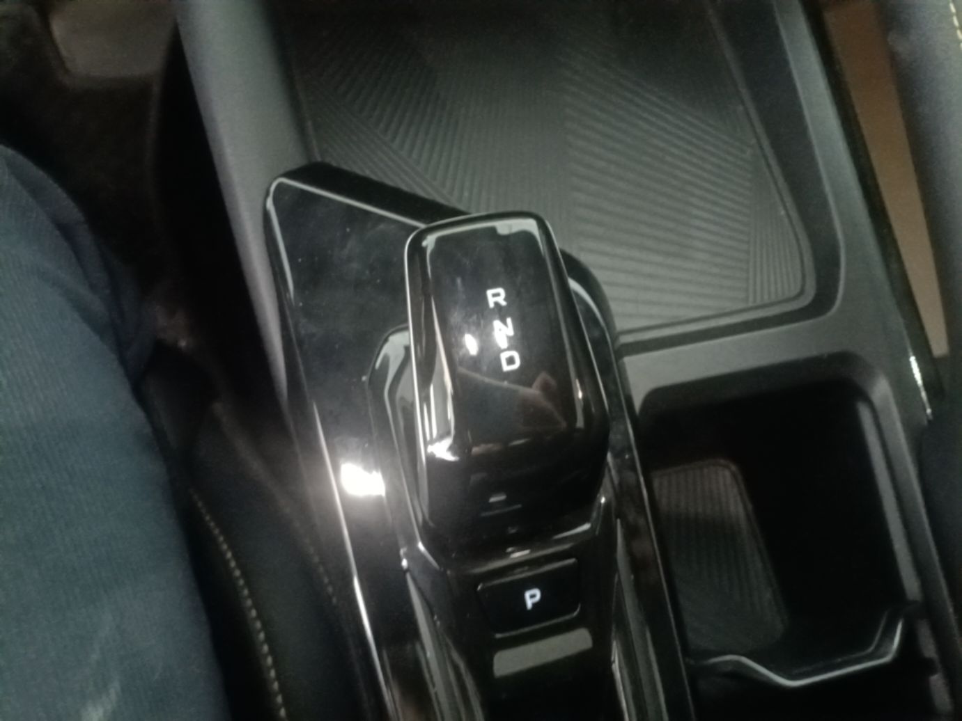 Geely Auto Coolray 2025 Bin Yue L 1.5T DCT Starlight Edition — снимка 16