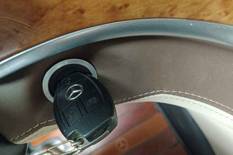 Used Mercedes-Benz Vito 2018 2.0T Elite Version 7 Seats China VI Emission Standard