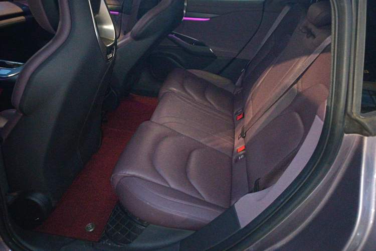 Used Xiaomi Auto SU7 2024 Rear-Drive Long-Range Intelligent Driving Version Interior 4