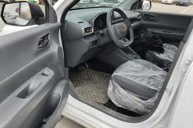 Used Wuling Hongguang New Energy 2024 All-Electric Model 300KM Standard Version
