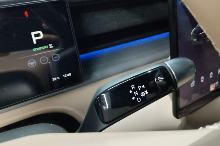 Used XPeng X9 2024 702 Ultra-Long Range Pro Gear Lever