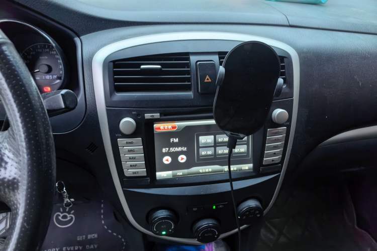 Used Haima Puxima 2010 1.8L Automatic 7-Seater Luxury Audio And AC Panel