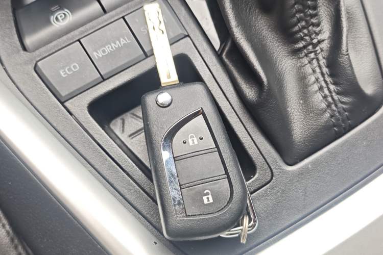 Used Toyota Wildlander 2022 2.0L CVT Two-Wheel Drive Leading Edition Interior 1