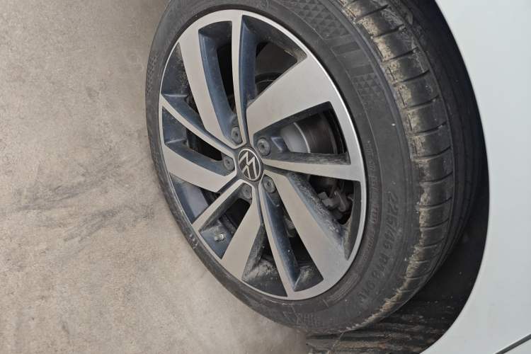 Used Volkswagen Sagitar 2025 Revised Version Three 300TSI DSG Excellence Edition Right Rear Wheel Hub