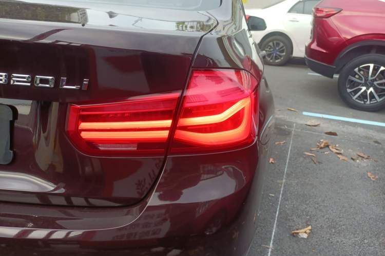 Used BMW 3 Series 2016 320Li Ambition Model
