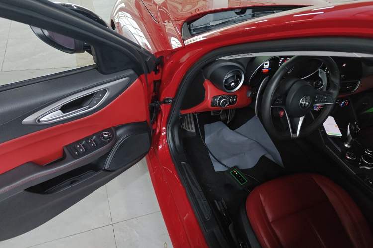 Used Alfa Romeo Giulia 2017 2.0T 200HP Elite Edition Driver Seat