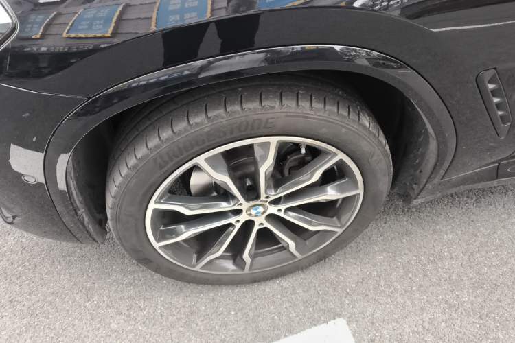 Used BMW X3 2023 Restyled xDrive30i Leading Edition M Night Sky Package Left Front Wheel Hub