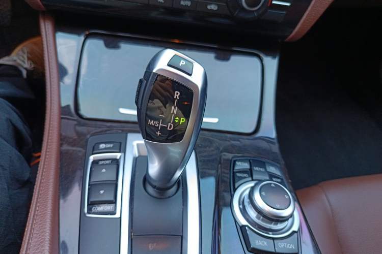 Used BMW 5 Series 2014 525Li Leading Model
