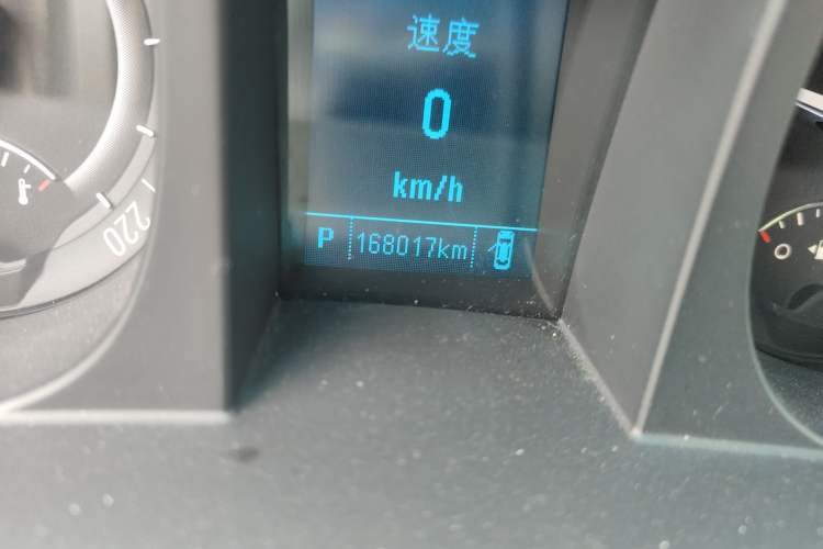 Used Buick GL8 2018 28T Luxury Model China VI Standard Odometer Close Up