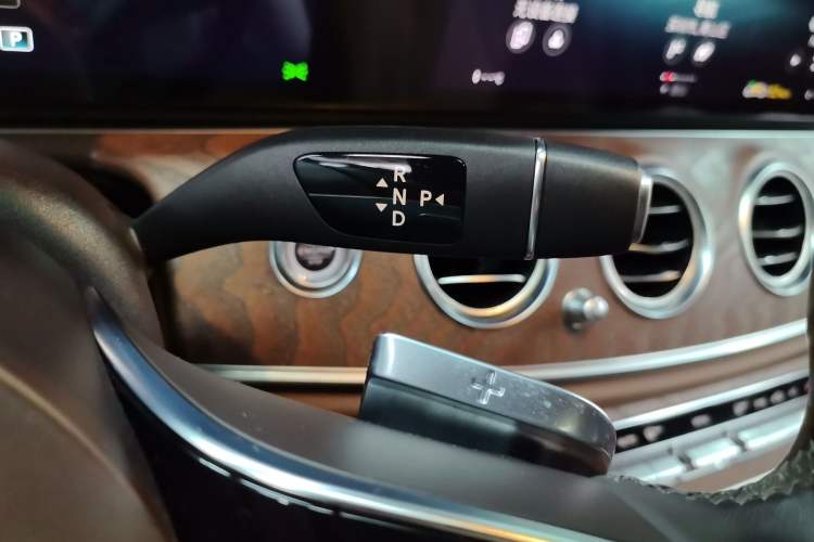 Used Mercedes-Benz E-Class 2022 Updated E 300 L Luxury Edition Gear Lever