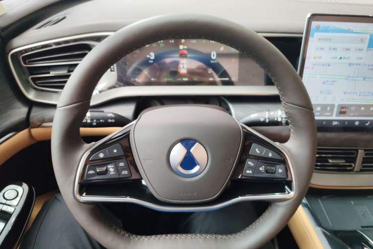 Used Denza D9 2024 DM-i 980 Four-Wheel Drive Prestige Model Steering Wheel