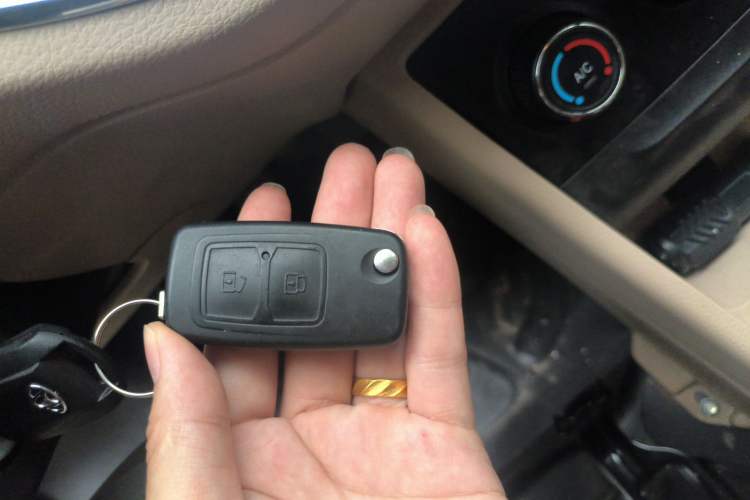 Used CHANGAN KUAYUE Xing V7 EV 2025 Model, Passenger Version, Comfort Type, 6-seater Vehicle Key