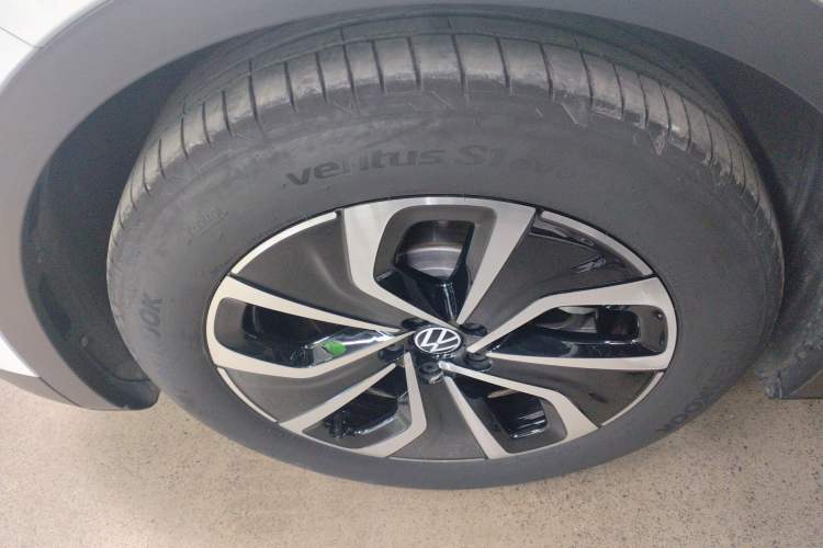 Used Volkswagen ID.4 X 2024 Pure & Smart Edition Left Front Wheel Hub