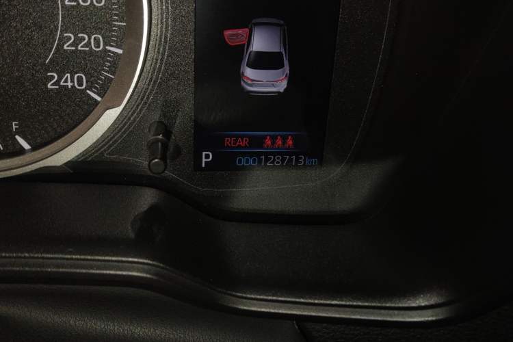 Used Toyota Levin 2019 185T CVT Luxury Edition China VI Standard Odometer Close Up