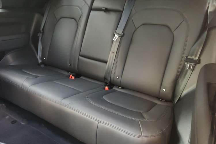 Used Land Rover Defender 2023 Facelift 90 3.0T P400 XS Left Rear Seat