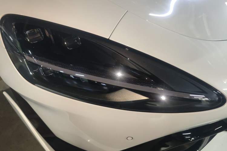 Used Xiaomi Auto SU7 Ultra 2025 Ultra Model Right Front Headlight