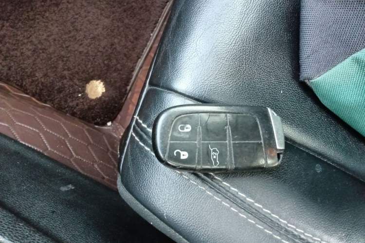 Used Jeep Grand Cherokee 2014 3.0L Comfort Navigation Edition Vehicle Key