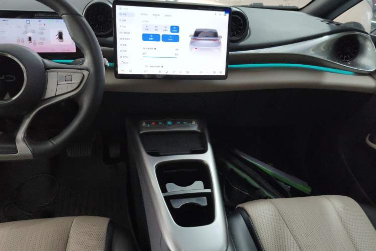 Used BYD Dolphin 2025 Intelligent Driving Version 410 km Fashion Edition
