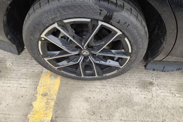 Used Changan UNI-V iDD 2024 Blue Whale Smart Electric iDD 136km Luxury Model