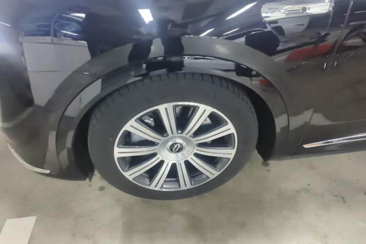 Used Hima AITO M8 2025 Extended-Range Max Version 37 kWh 5-Seater Exterior 3