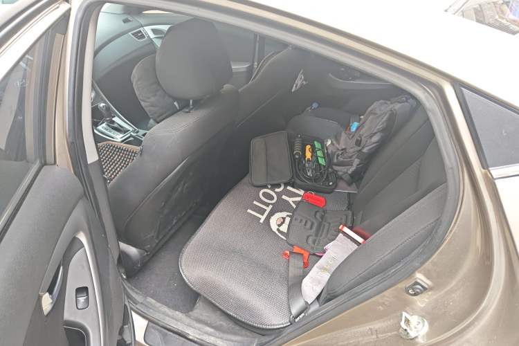 Used Hyundai Elantra (5th Generation / Langdong) 2015 1.6L Automatic Leading Model
