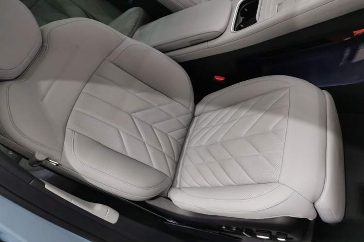 Used Nio ES6 2025 75 kWh Right Front Seat