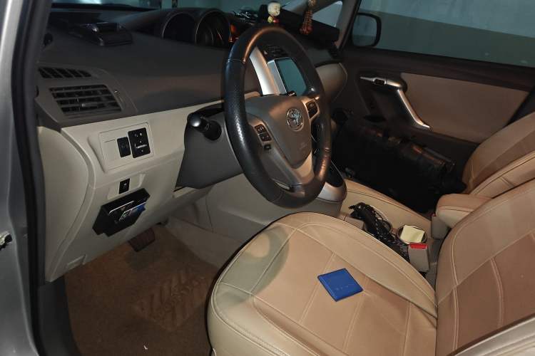 Used Toyota Verso 2014 Starlight 180E CVT Elite Edition
