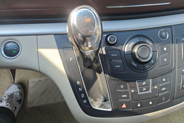 Used Buick GL8 2018 28T Luxury Model China VI Standard
