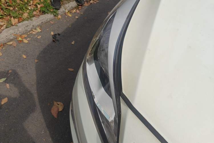 Used Hyundai Verna (older generation) 2016 1.4L Automatic Smart GLS Right Front Headlight