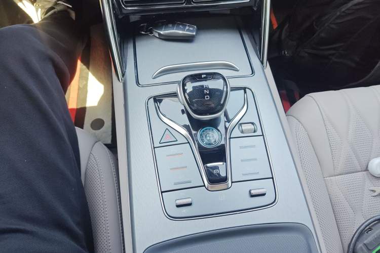 Used BYD Tang New Energy 2025 DM-i 115KM Prestige Model Gear Lever