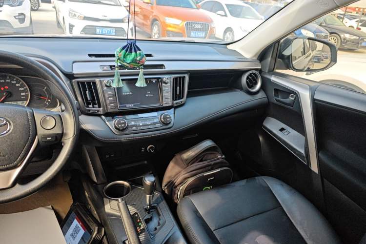 Used Toyota RAV4 2015 2.0L CVT Two-Wheel Drive Fashion Edition